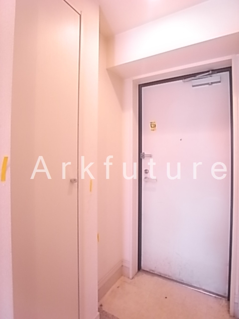 Entrance. White and bright entrance!