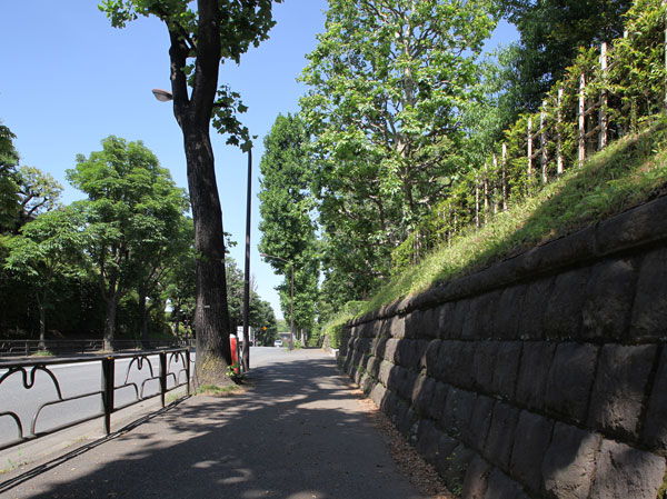 Surrounding environment. Akasaka patronage land near the rooftops (about 670m ・ A 9-minute walk)