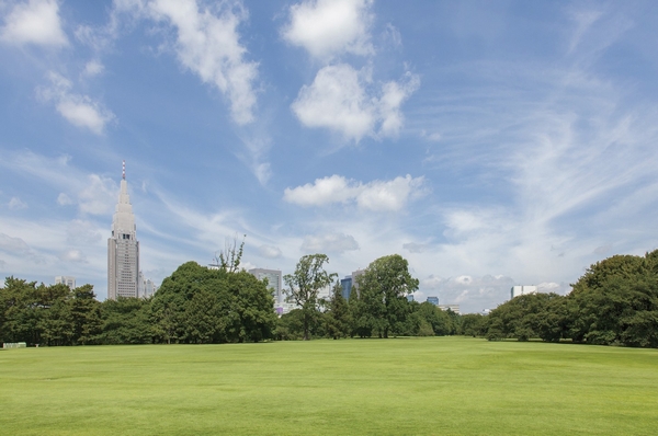 Shinjuku Gyoen (about 1570m ・ A 20-minute walk)