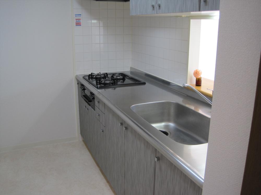 Kitchen. Indoor (10 May 2012) shooting In the same apartment