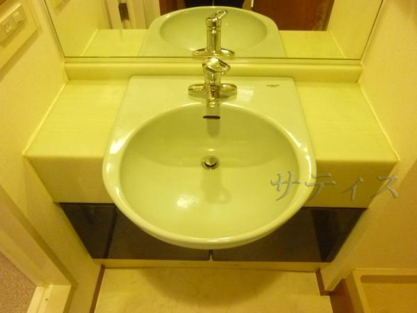 Wash basin, toilet