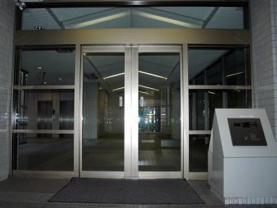 Entrance. Management company is Tokyu community