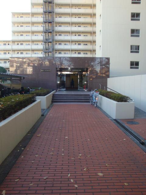 Entrance. Local (12 May 2013) Shooting