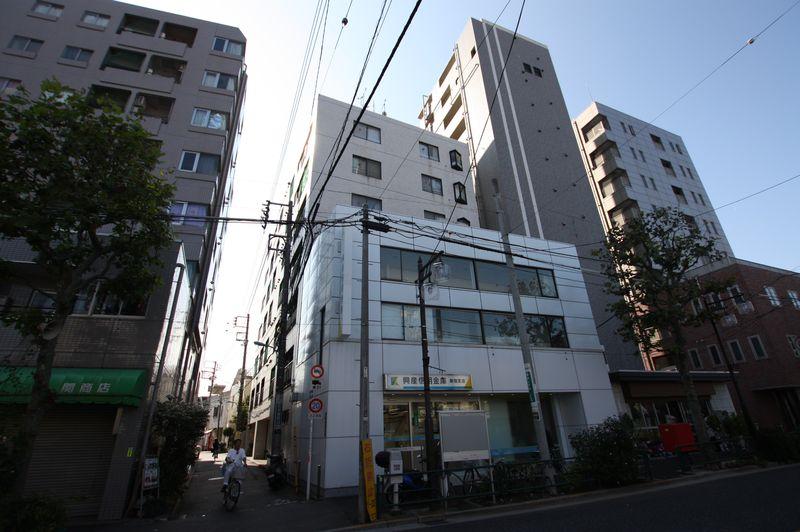 Local appearance photo. Apartment renovation of natural solid wood use