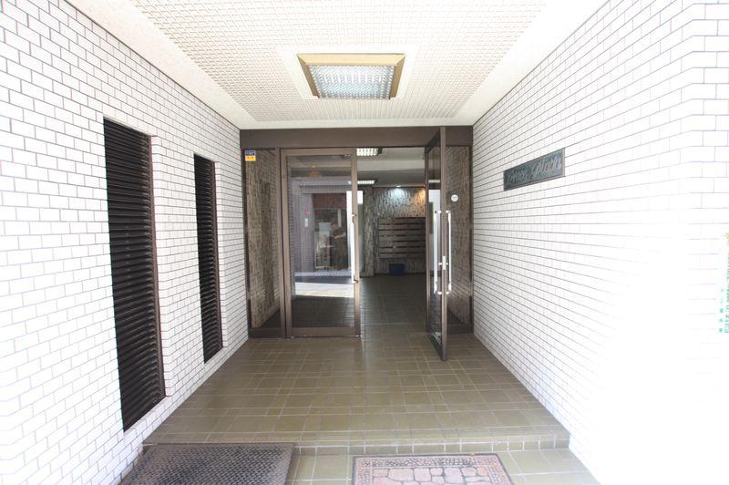 Local appearance photo. Southeast ・ Southwest ・ Northwest corner room