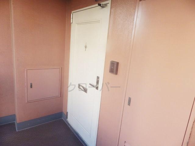 Other common areas. Sharing unit Entrance