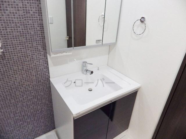 Wash basin, toilet