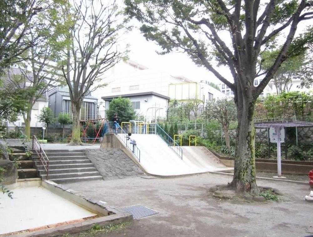 park. Municipal Toyama East Park (about 40M)