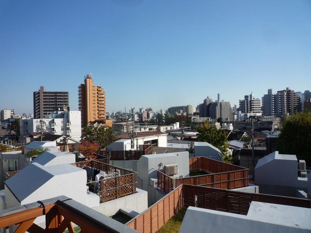 View photos from the dwelling unit. View from the site (November 2013) Shooting