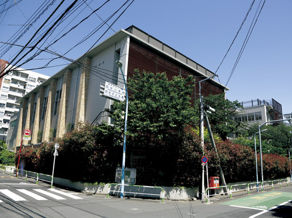 Surrounding environment. Yotsuya Elementary School (4-minute walk / About 290m)