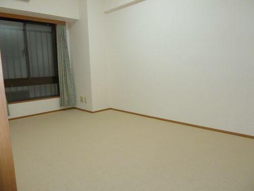 Non-living room. Corridor side Western-style