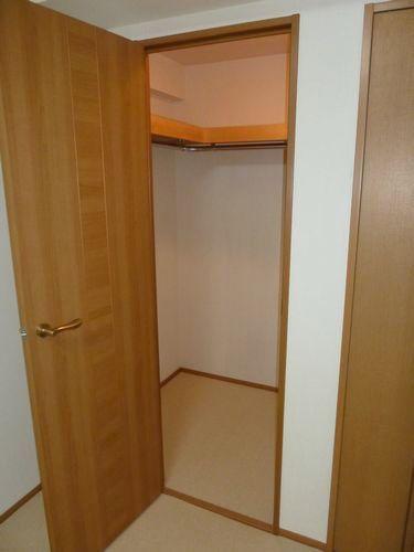 Receipt. Walk-in closet
