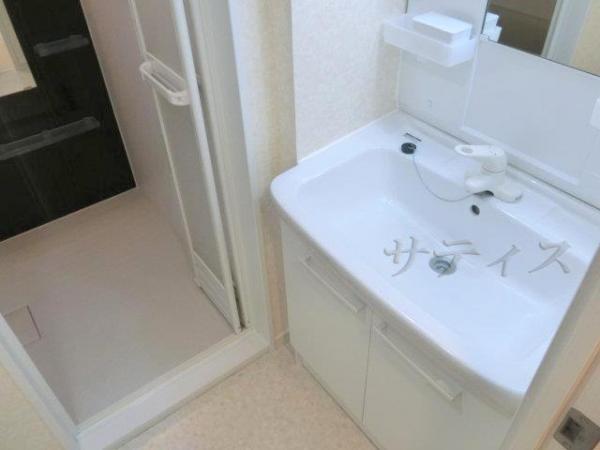 Wash basin, toilet
