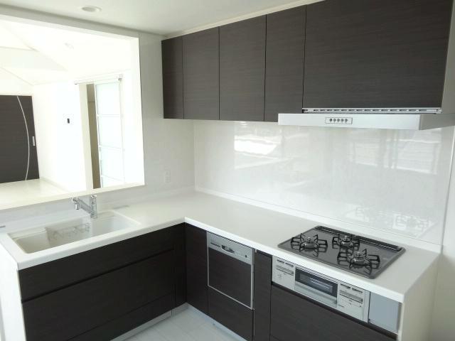 Kitchen. Local (August 2013) Shooting