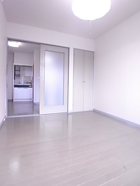 Living and room. Easy-to-use floor plan!