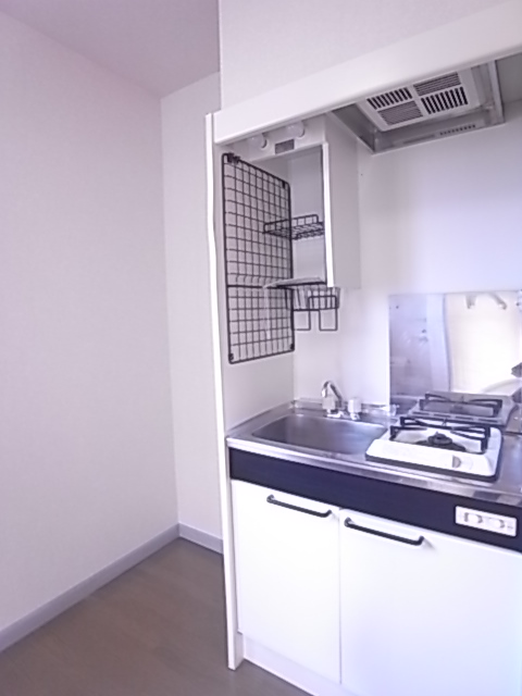 Kitchen. Glad Gasukitchin!