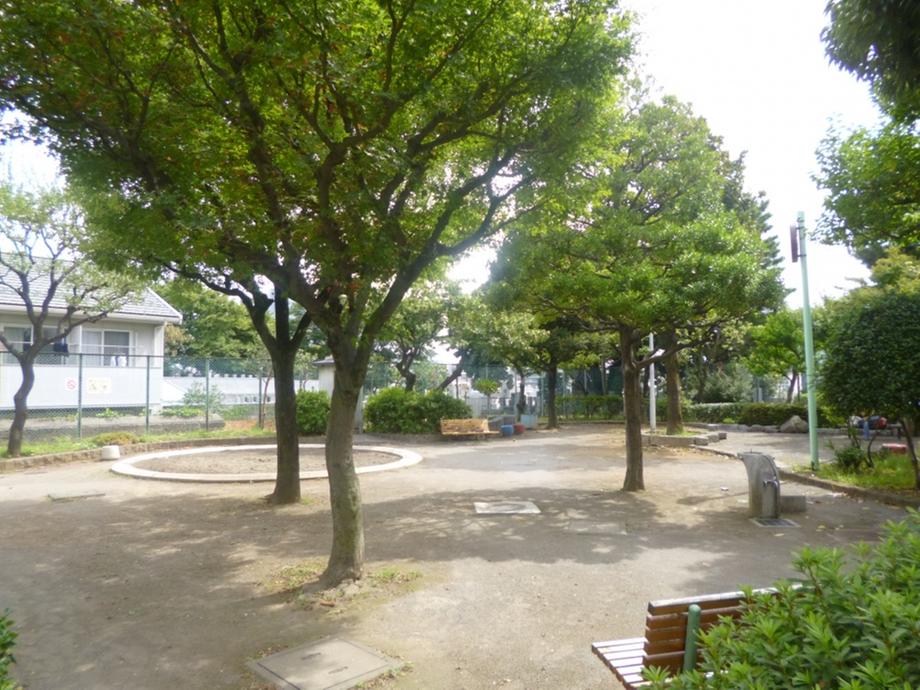 park. 601m until Kohinata park