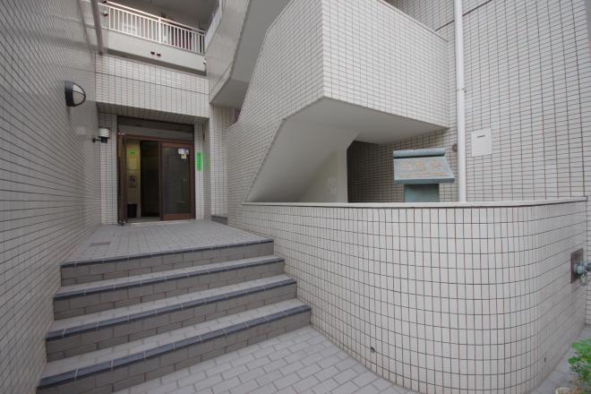 Entrance. Asahi Plaza Kitashinjuku entrance