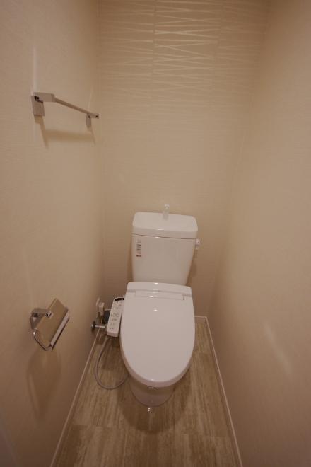 Toilet. Asahi Plaza Kitashinjuku toilet