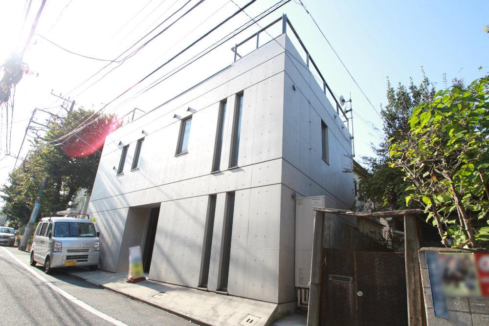 Local appearance photo. Used House for Shinjuku Kitashinjuku 3-chome. RC building. 2005 Built in Designer House. Car space is also available two parking. Central Sobu Line "Okubo" Station 8-minute walk, "Higashi-Nakano" is a good location of the station walk 9 minutes. Please have a look once.