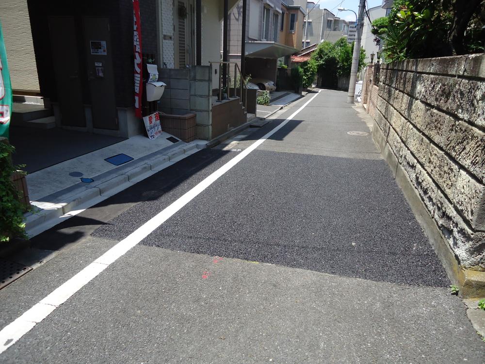 Local photos, including front road. Front road (May 2013) Shooting