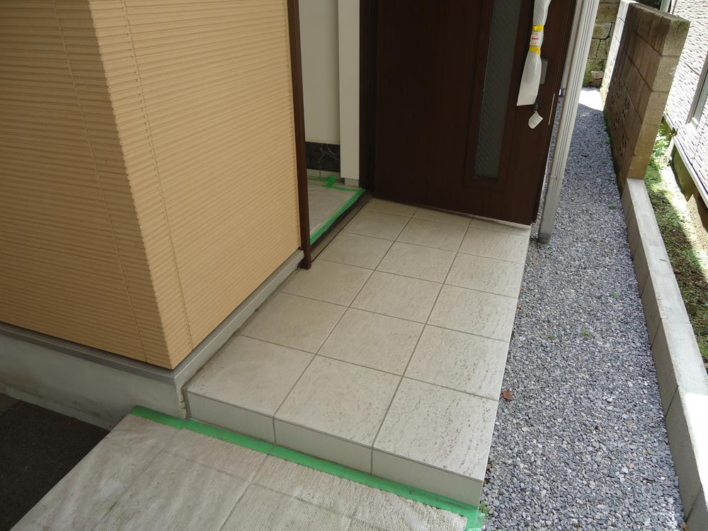 Entrance. Local (May 2013) Shooting