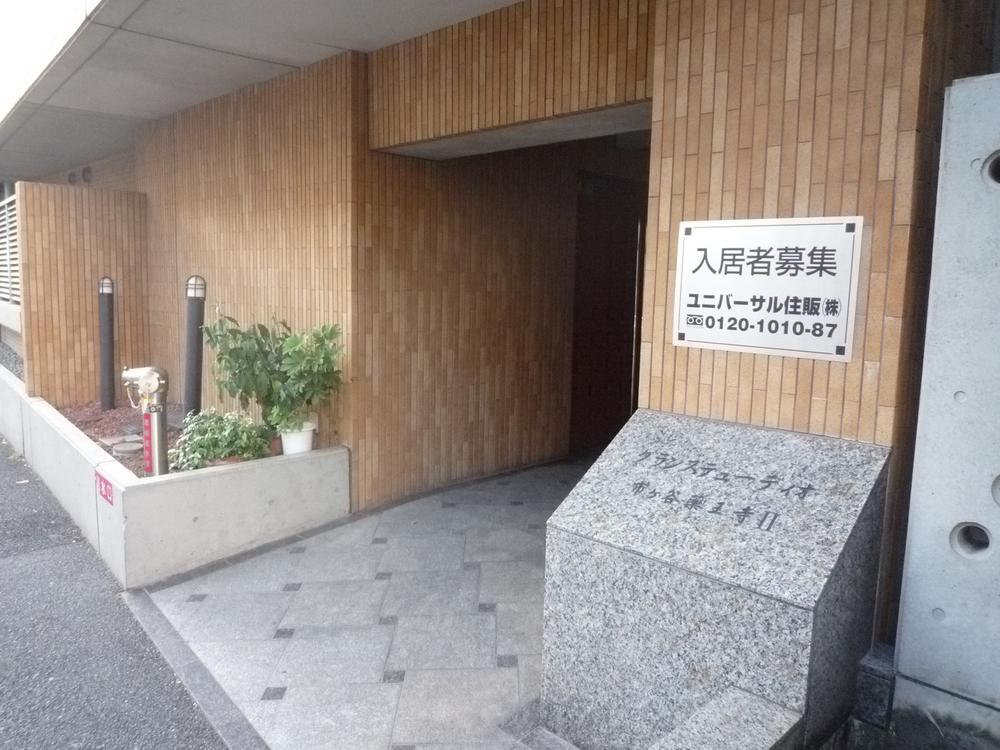 Entrance. Common areas
