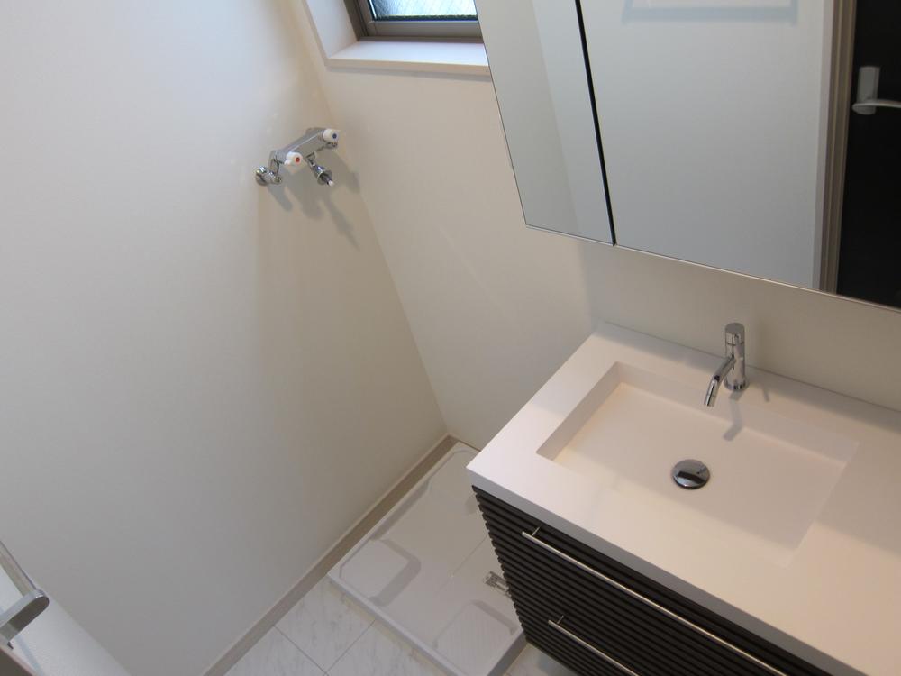 Wash basin, toilet. Indoor (June 2013) Shooting