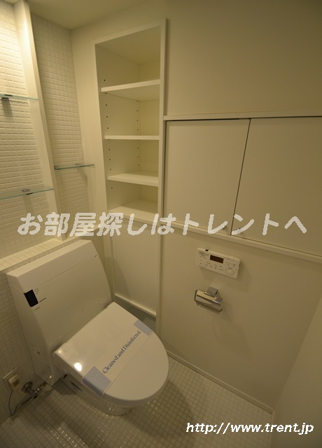 Toilet. It is a photograph of 1K type of the same building. Please see for reference.
