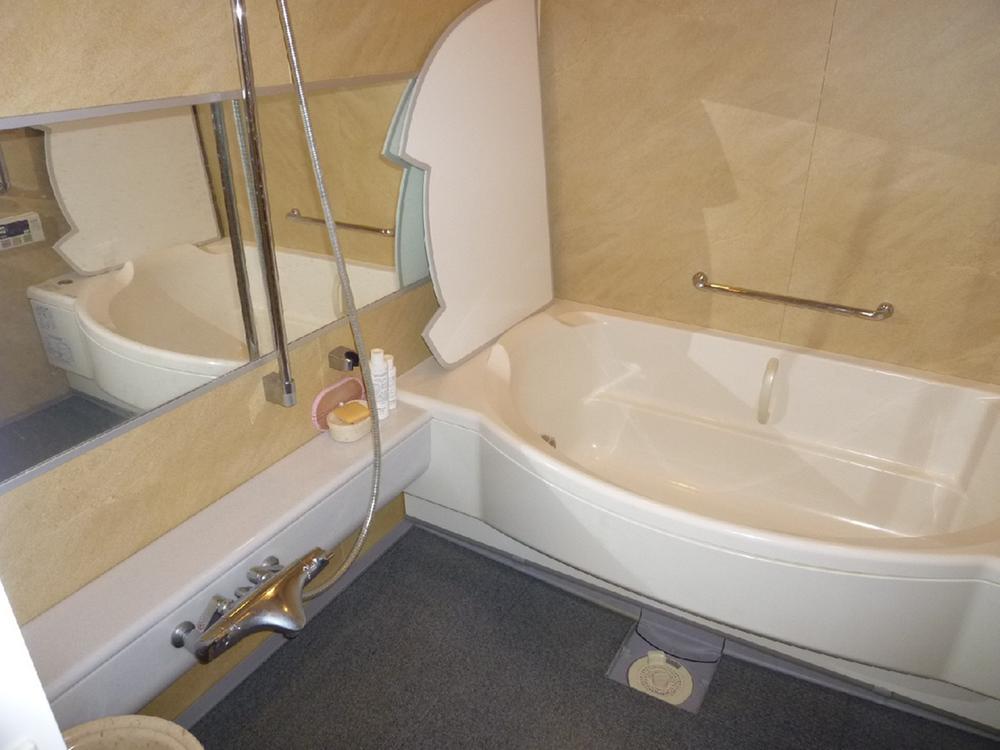 Bathroom. (December 2013) Shooting Bathroom size 1620 ※ furniture ・ Furnishings are not included in the object up for sale