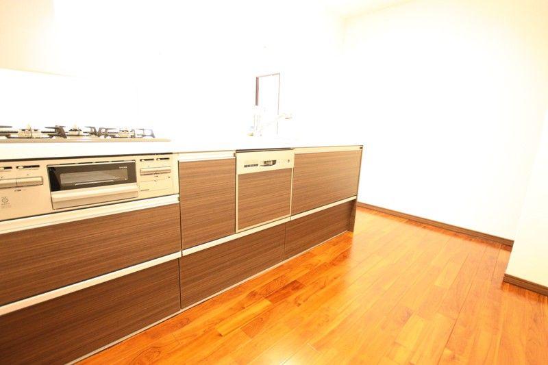 Kitchen. Storage-rich kitchen