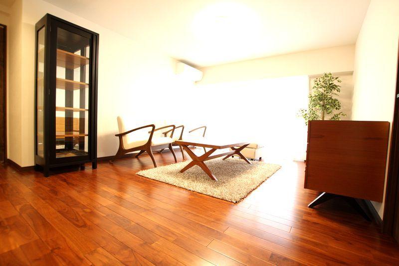 Living. Adopt a natural solid wood flooring