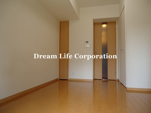 Living and room.  ※ In fact the we use the photos in the same building may be different. 