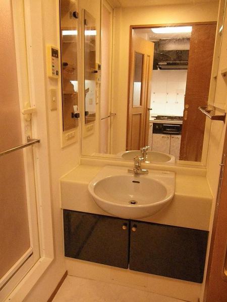 Wash basin, toilet
