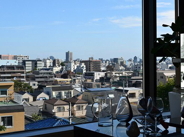 Surrounding environment. The property is located on a hill. View will spread to some sense of open.  ※ View photo of the web is, Thing was local third floor equivalent of living than shooting the Waseda district (October 2012).  ※ Vista rank ・ It varies by each dwelling unit. View ・ Surrounding environment might change in the future.