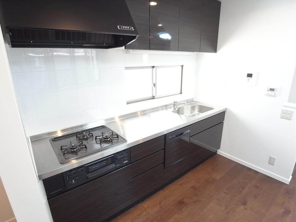 Kitchen. Indoor (July 2012) shooting