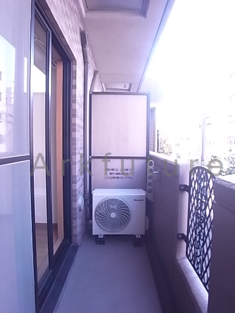 Balcony. Laundry be dried easily balcony!