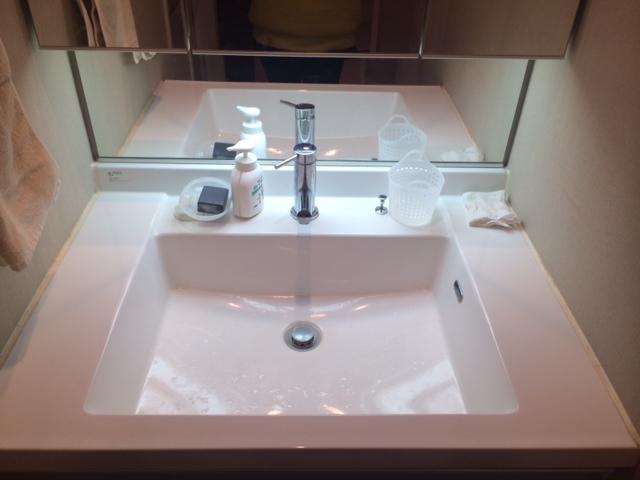 Wash basin, toilet. Indoor (12 May 2013) Shooting
