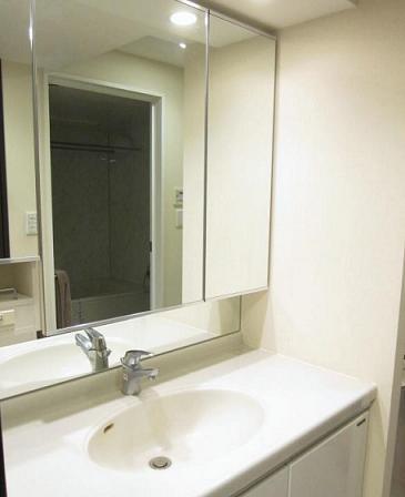 Wash basin, toilet