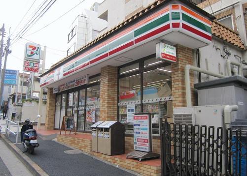 Convenience store. 283m to Seven-Eleven Shinjuku Kikui Machiten
