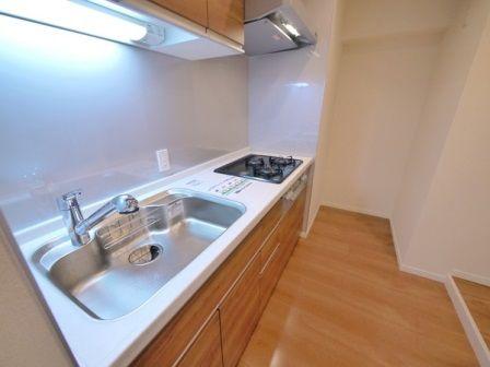 Kitchen.  ◆ It is already a new interior renovation ◆ Water purifier integrated faucets with state-of-the-art facilities of the system Kitchen ◆