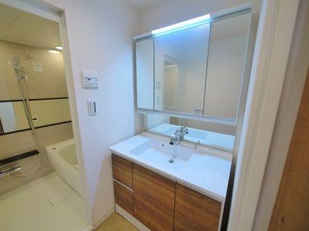 Wash basin, toilet.  ◆ It is already a new interior renovation ◆