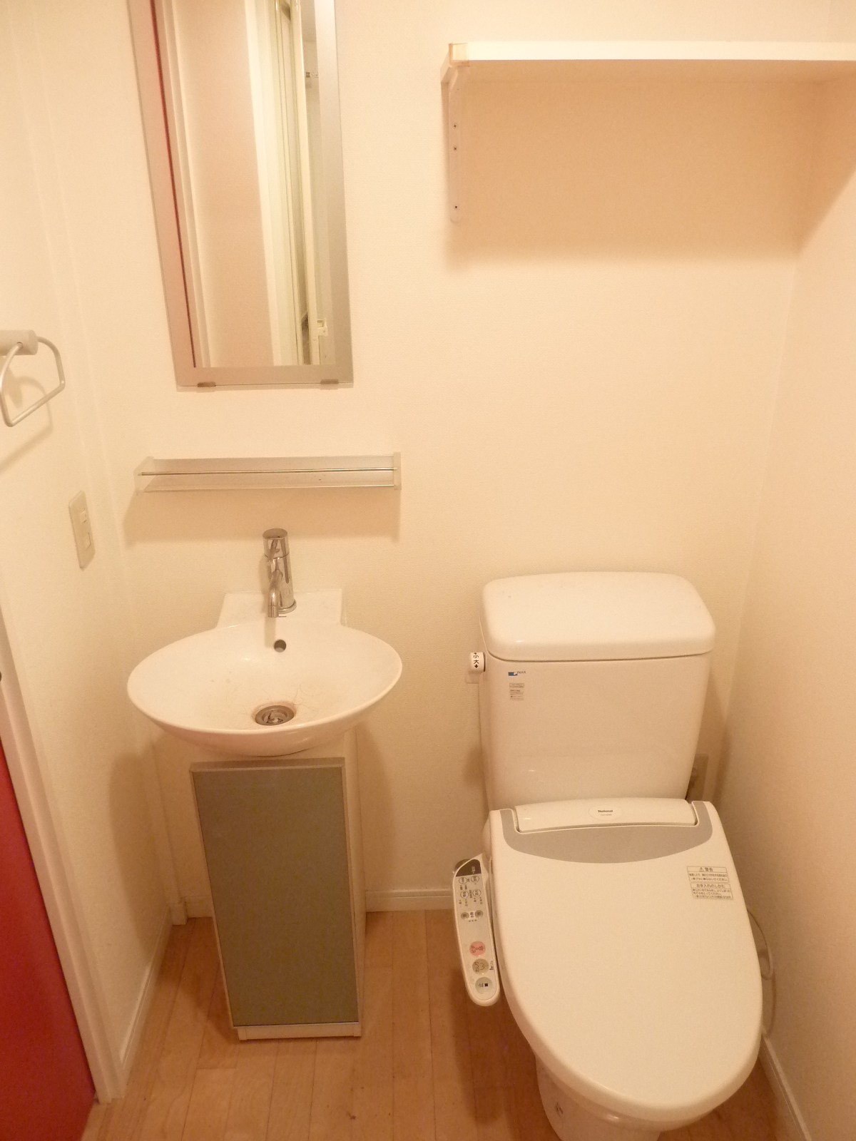 Washroom. Independent wash basin.  ・ Shower toilet