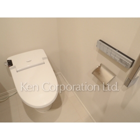 Toilet. Shoot the same type the 30th floor of the room. Specifications may be different.