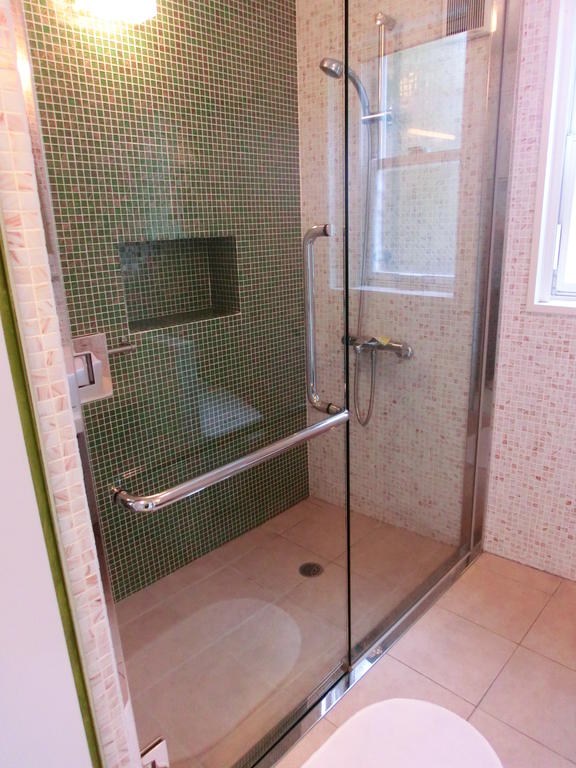 Bath. shower room