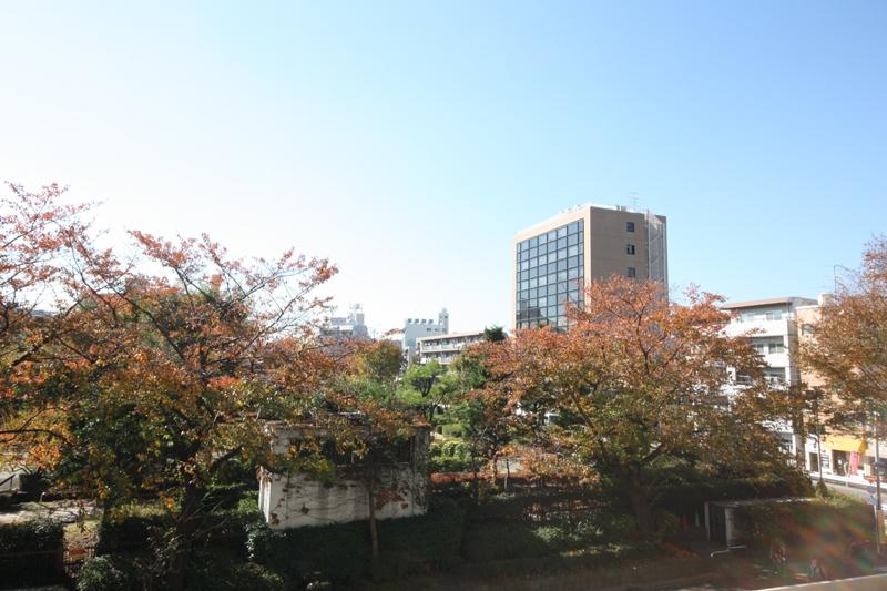 View photos from the dwelling unit. View from the site (December 2013) Shooting