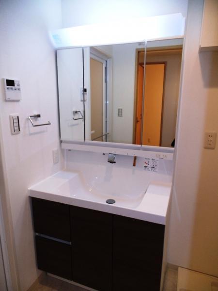 Wash basin, toilet