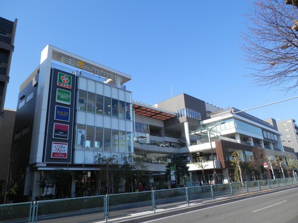 Shopping centre. Aiterasu