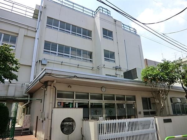 Primary school. 120m to Ochiai third elementary school