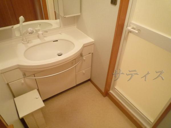 Wash basin, toilet